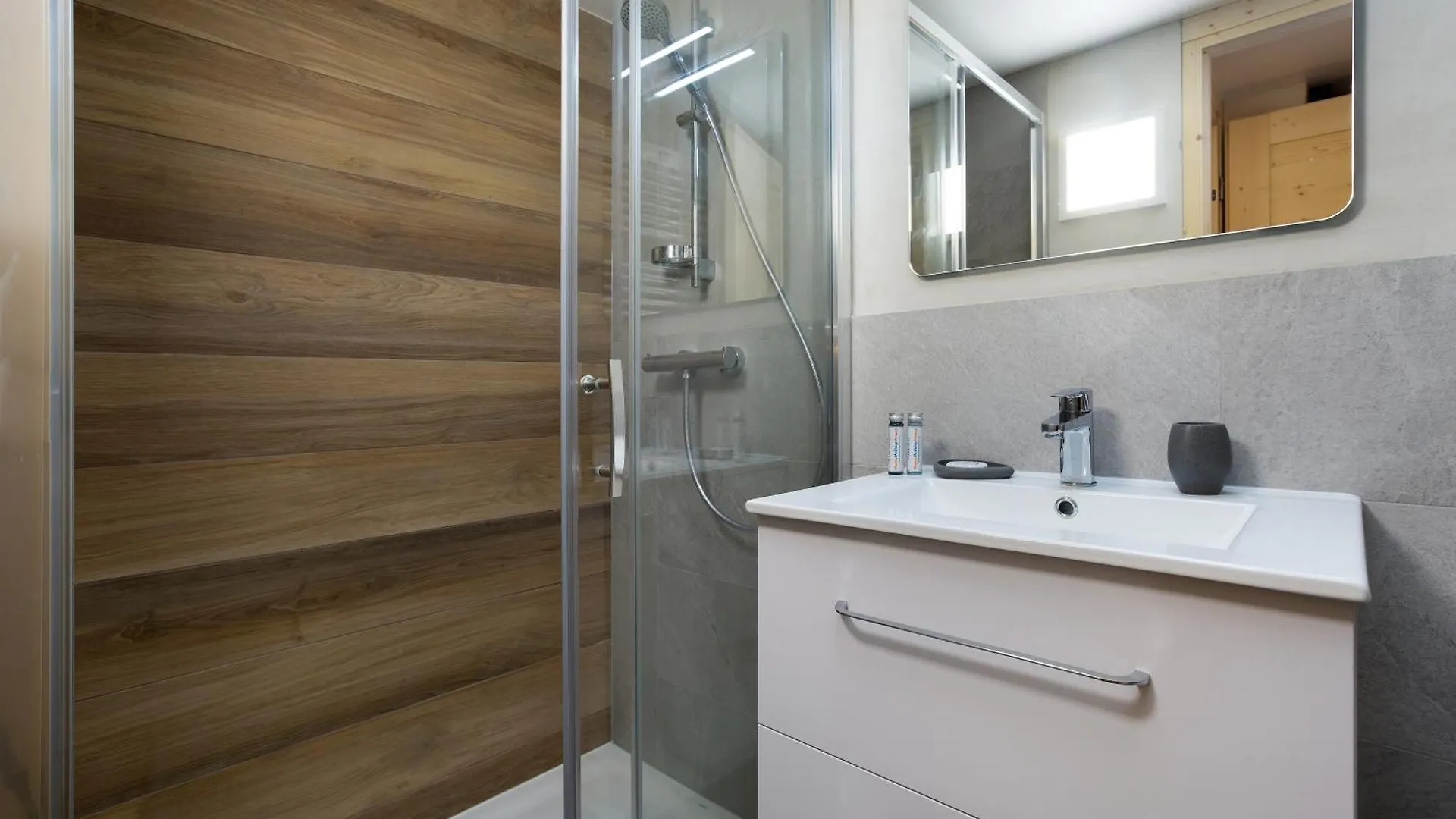 Apartment Residence Grand Roc - Campanules 411 - Happy Rentals Chamonix