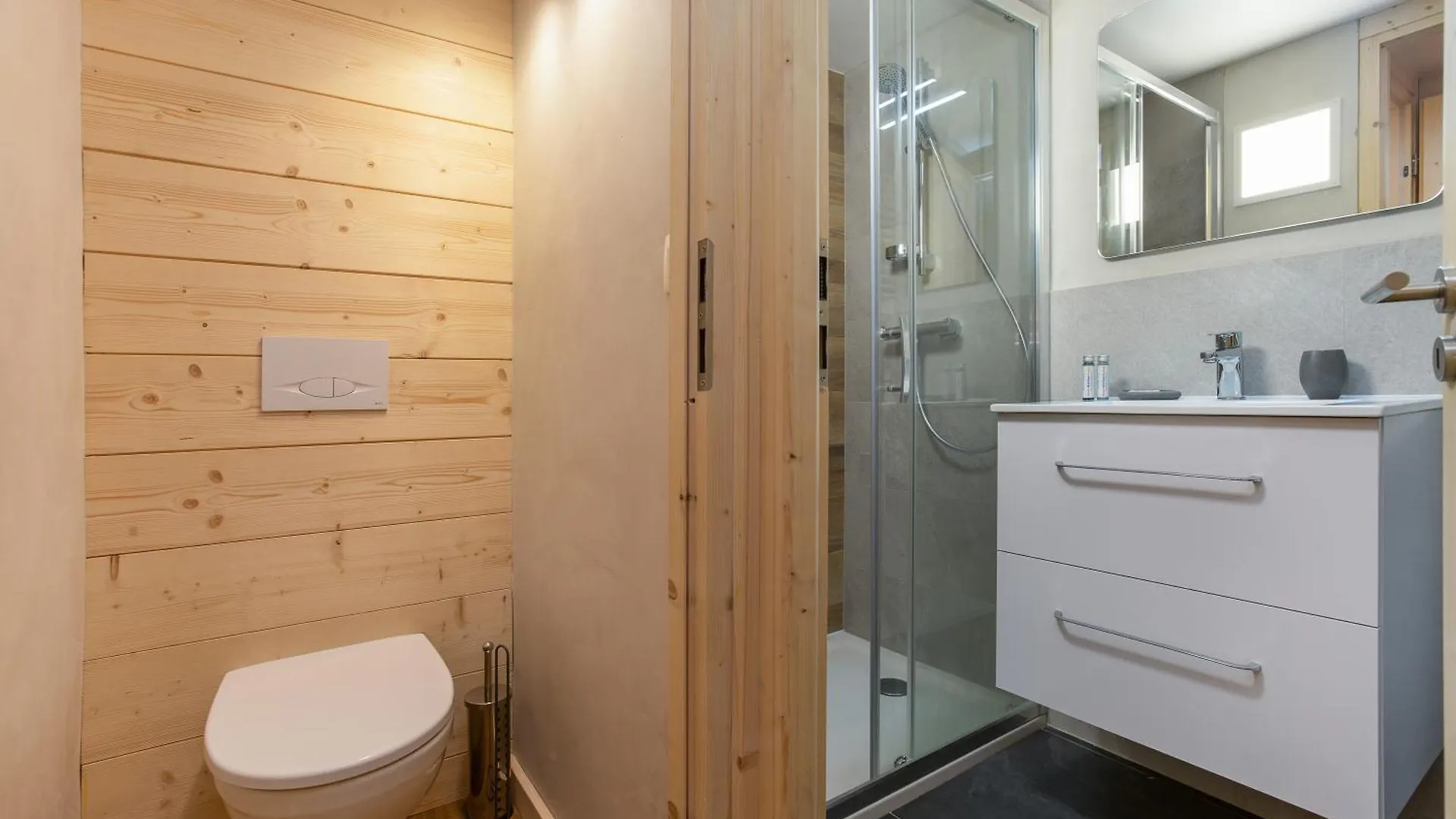 Residence Grand Roc - Campanules 411 - Happy Rentals Chamonix Apartment