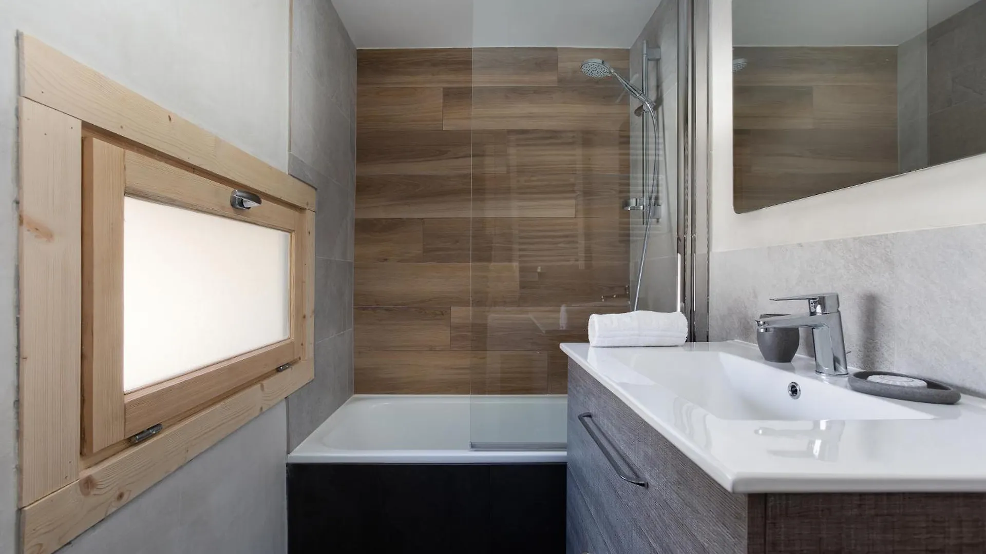 Residence Grand Roc - Campanules 411 - Happy Rentals Chamonix France