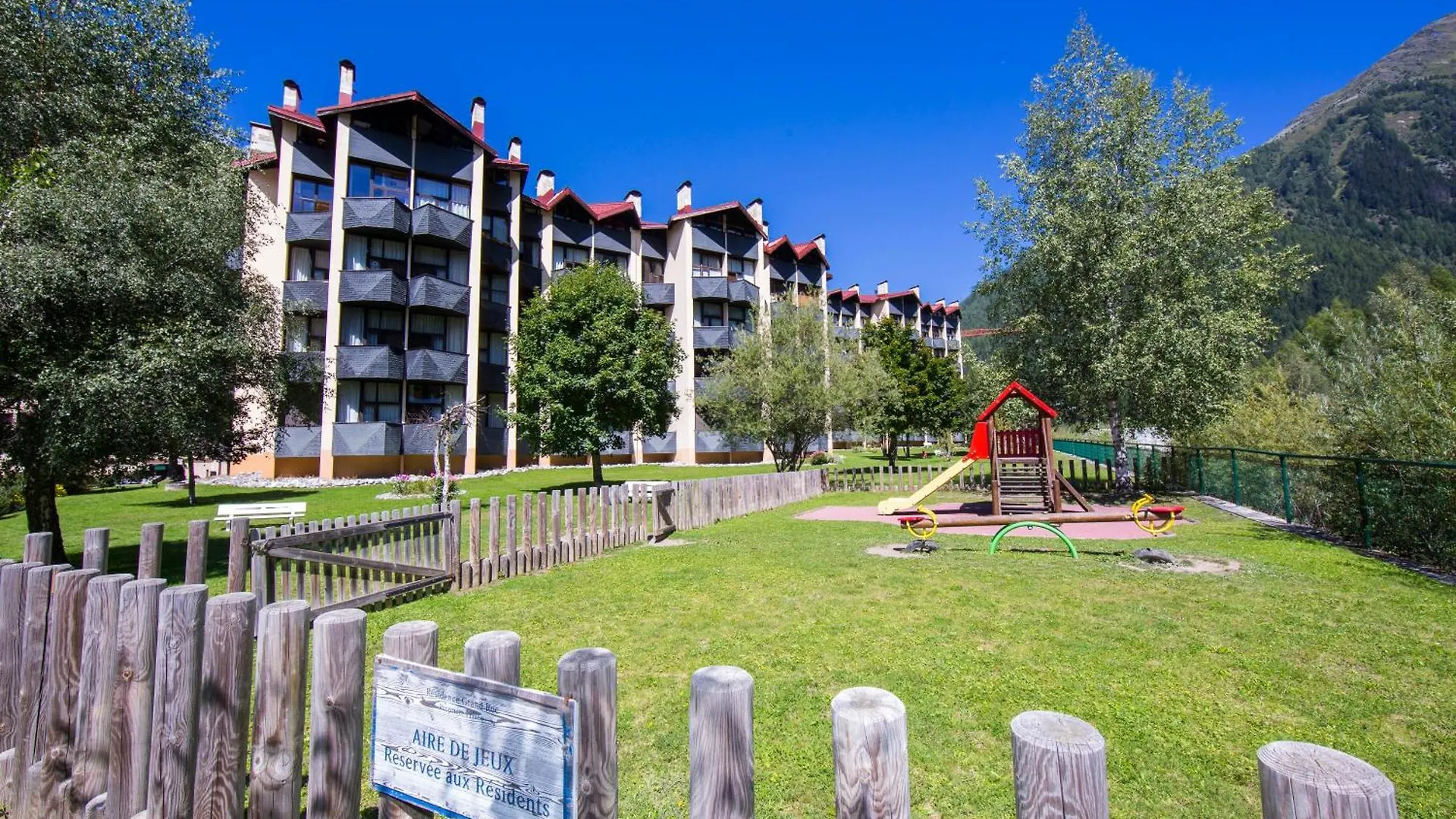 Residence Grand Roc - Campanules 411 - Happy Rentals Chamonix Apartment